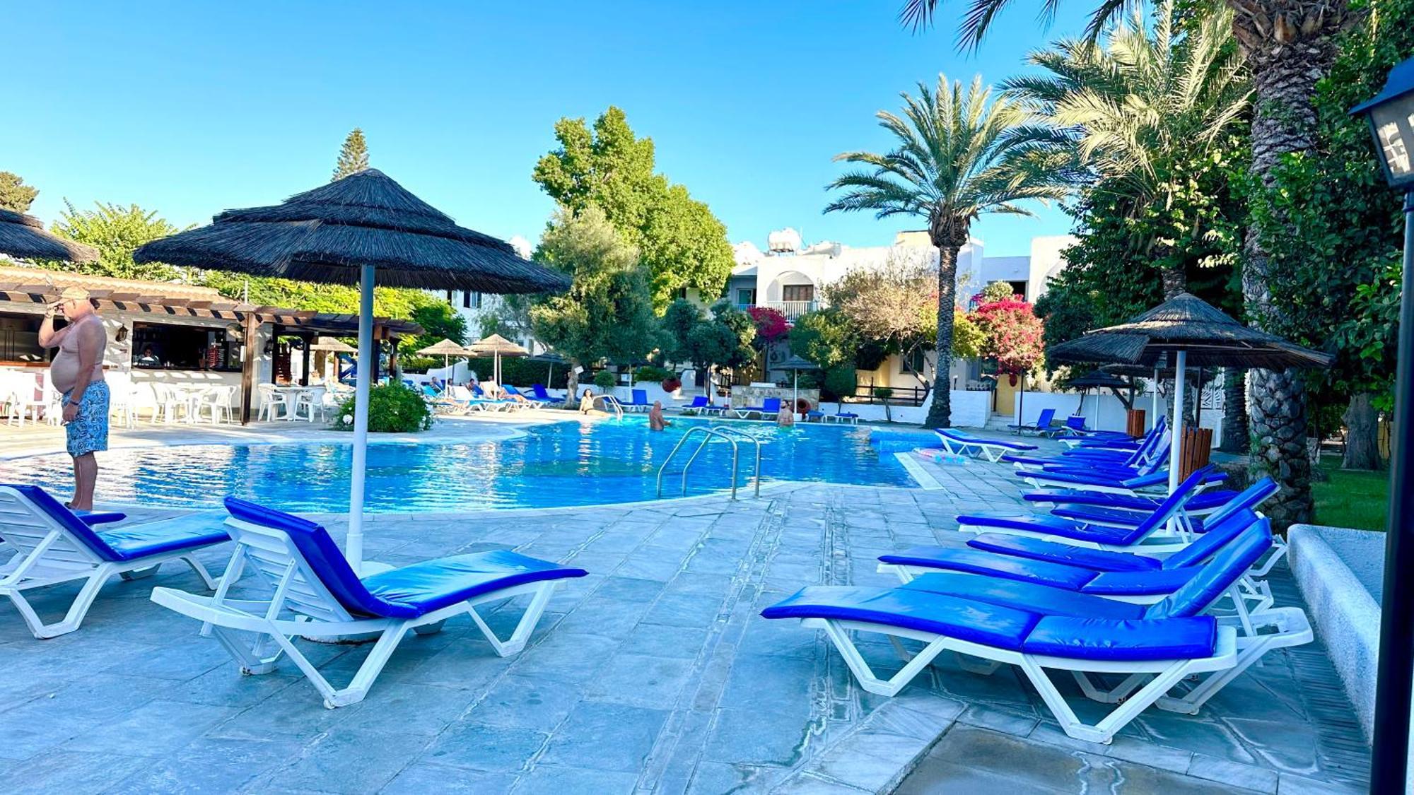 Paphos Gardens Studio Suite Ngoại thất bức ảnh