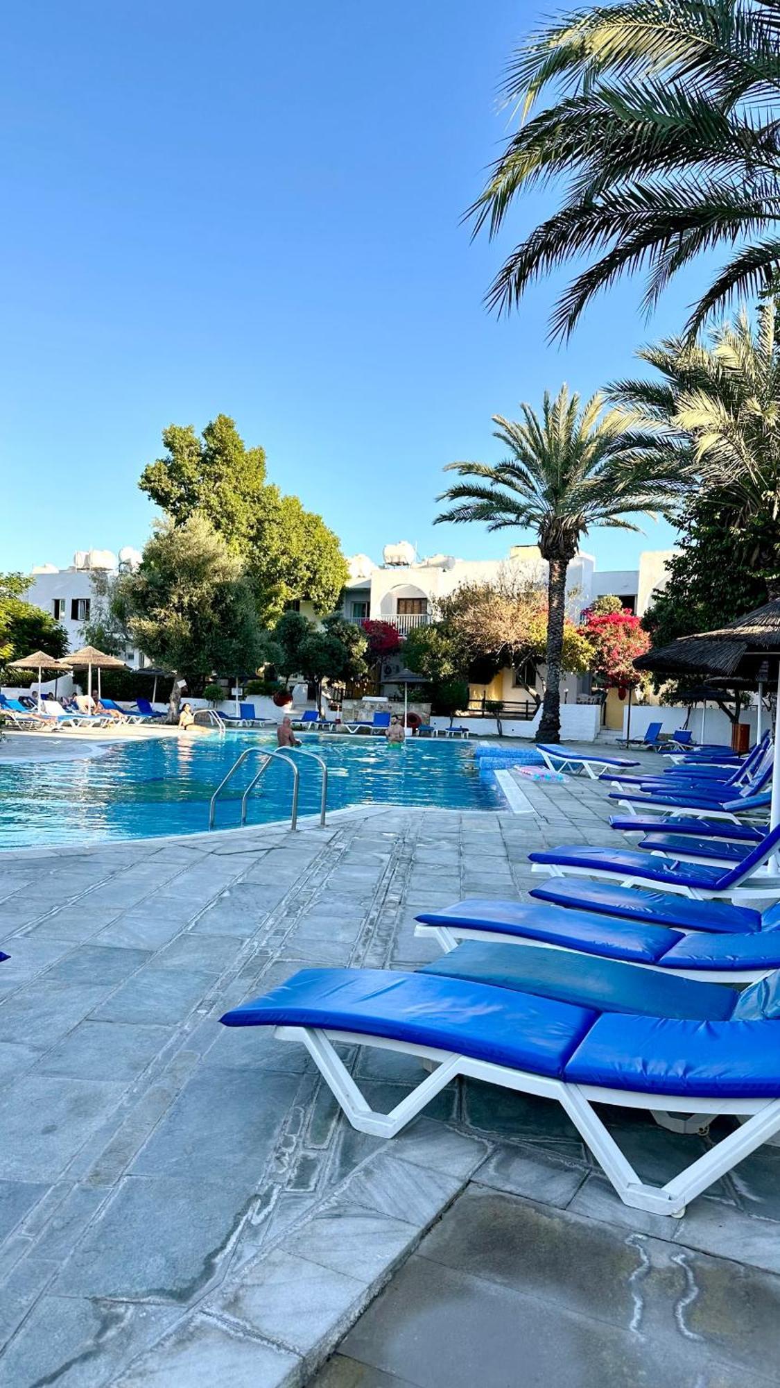 Paphos Gardens Studio Suite Ngoại thất bức ảnh