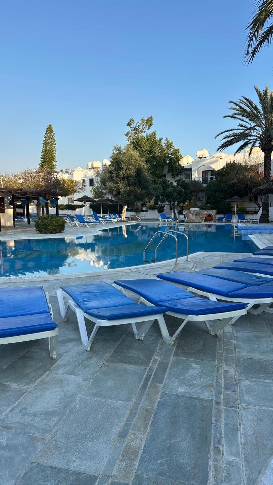 Paphos Gardens Studio Suite Ngoại thất bức ảnh