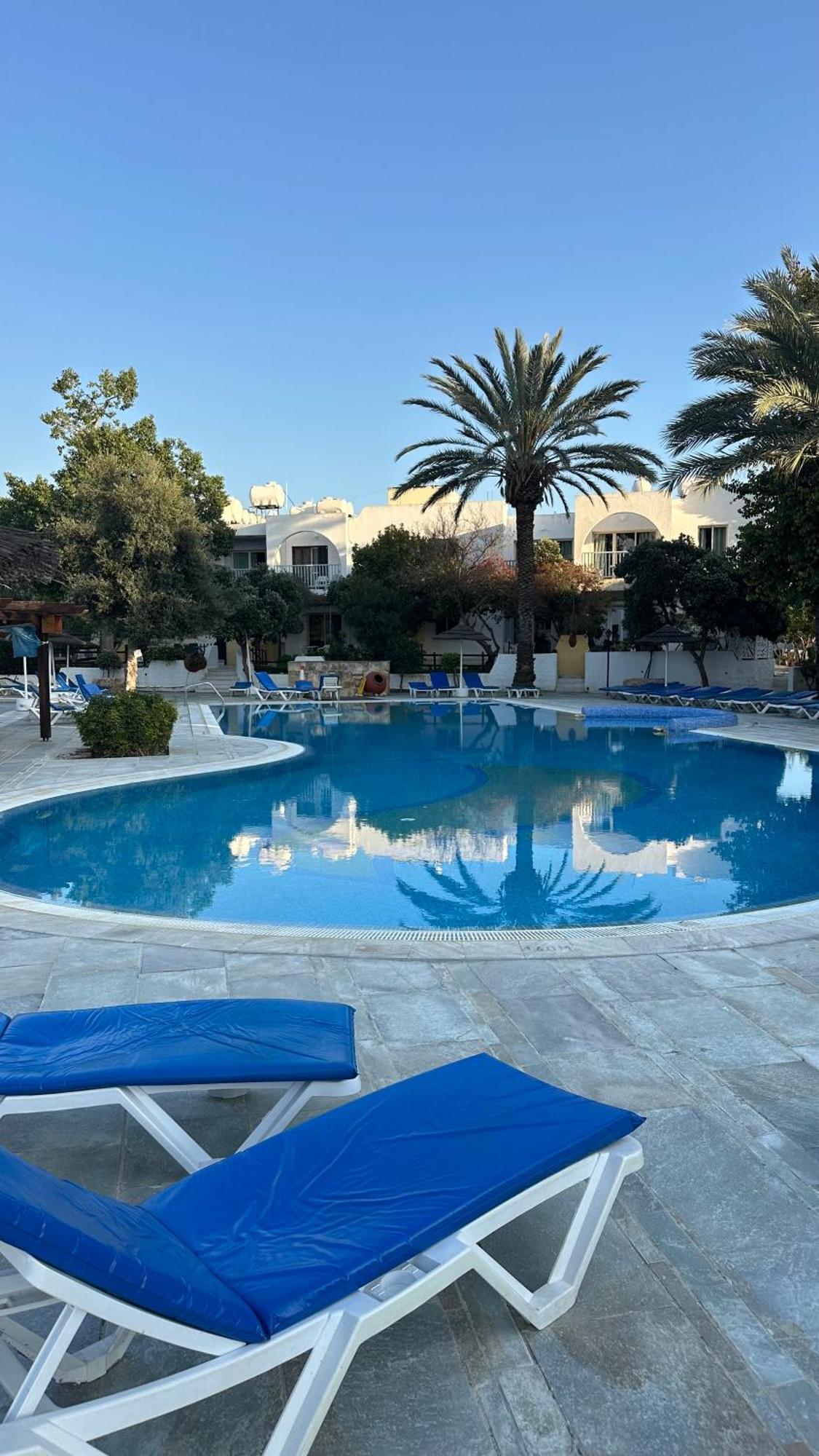 Paphos Gardens Studio Suite Ngoại thất bức ảnh