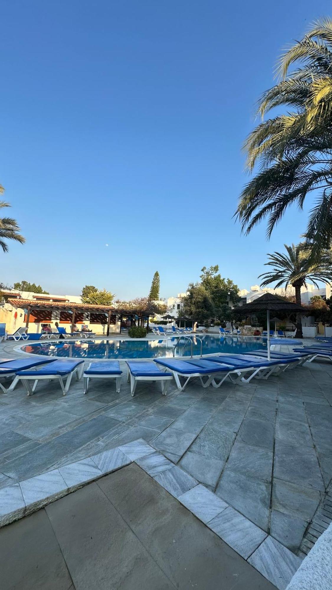 Paphos Gardens Studio Suite Ngoại thất bức ảnh